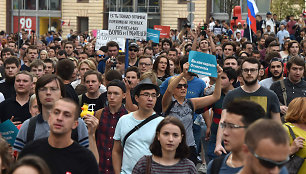 Rusai gatvės protestus papildė ir protesto balsais