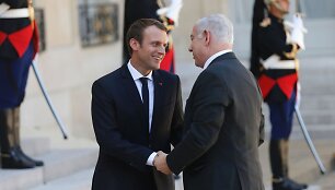 Emmanuelis Macronas su Benjaminu Netanyahu