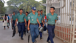 Banglade&scaron;o saugumo pajėgos prie Auk&scaron;čiausiojo teismo pastato