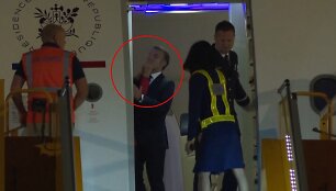 Brigitte Macron ir Emmanuelis Macronas / AP