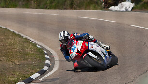 Michaelas Dunlopas 2013 m. &bdquo;Isle of Man TT&ldquo; lenktynėse. Phil Long nuotr. Wikipedija CC BY-SA 2.0