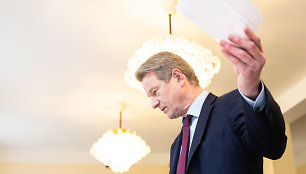 Rolandas Paksas su žmona balsavo Lietuvos prezidento ir Europos parlamento rinkimuose