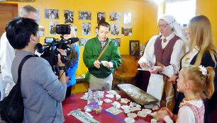 Japonų žiniasklaidos atstovų vizito akimirkos Druskos studijoje.