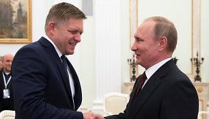 Rusijos prezidentas Vladimiras Putinas susitiko su Slovakijos ministru pirmininku Robertu Fico / POOL New / REUTERS