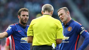 Juanas Mata ir Wayne'as Rooney