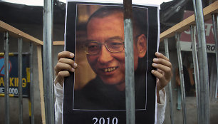 Protestuotojai ragina padėti sunkiai sergančiam Liu Xiaobo
