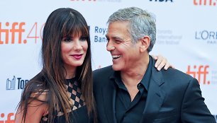 Sandra Bullock ir George'as Clooney