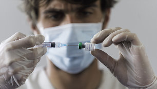 Pasaulis skuba kurti vakciną nuo koronaviruso