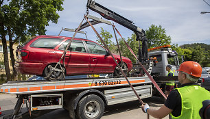 Bešeimininkių automobilių nutempimo darbai