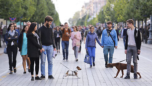 Rudenį  sugrįžusi vasara pakvietė į skverus ir parkus
