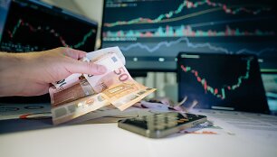 Europos Sąjungoje svarstoma įteisinti skaitmeninį eurą &ndash; Europos Centrinio Banko leidžiamus pinigus skaitmenine forma, kurie papildytų grynuosius pinigus ir banko korteles