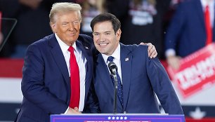 JAV išrinktasis prezidentas Donaldas Trumpas su Marco Rubio / RYAN M. KELLY / AFP