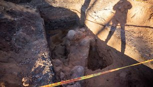 Archeologai pristatė Reformatų skvere atkastus radinius