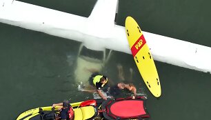 Piloto gelbėjimo operacija lėktuvui nukritus ant vandens