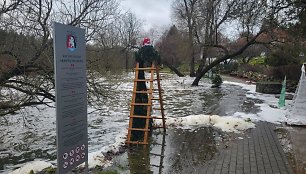 Užlieta Vaclovo Into akmenų muziejaus teritorija