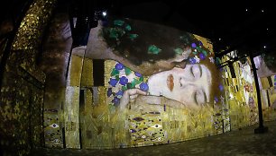 Įspūdinga Gustav Klimt paroda skaitmeninio meno centre Paryžiuje