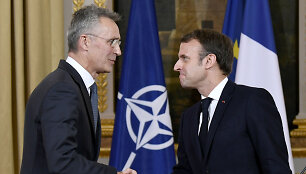 Jensas Stoltenbergas ir Emmanuelis Macronas