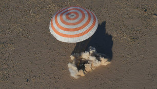 Kapsulė su trimis TKS astronautais nusileido Kazachstano stepėje