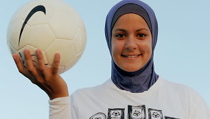 Futbolininkė su hidžabu