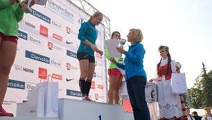 „Puikus sekmadienio rytas!” – pirmoji pasiekusi „Nestle 10 km“ bėgimo finišą Vilniaus maratone ištarė olimpinė čempionė Laura Asadauskaitė-Zadneprovskienė.