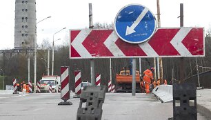 Tvarkomas viadukas Karolini&scaron;kėse.