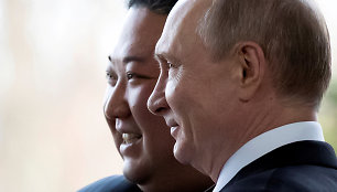 Šiaurės Korėjos lyderis Kim Jong Unas ir Rusijos prezidentas Vladimiras Putinas 