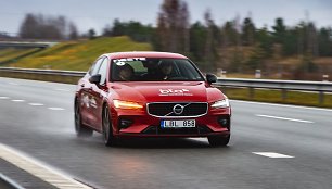 Volvo  S60 – konkurso „Metų automobilis“ dalyvis