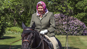 94-erių Elizabeth II po pertraukos pasirodė viešumoje