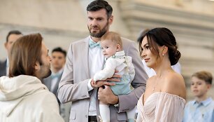 Tatjanos ir K&scaron;i&scaron;tofo Lavrinovičių sūnaus Kristiano krik&scaron;tynų akimirka