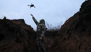 Ukrainos karys paleidžia droną