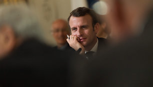 Emmanuelis Macronas nacionaliniuose debatuose su intelektualais