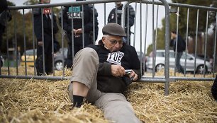 Protestuojantis ūkininkas Eliziejaus laukuose