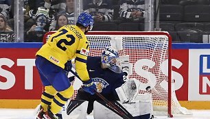 Drama pasaulio ledo ritulio čempionate – suomiai ir švedai mušė baudinius