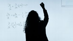 Mokyklos matematikos mokytojų jau ieško su žiburiu, bet studijuoti šią specialybę renkasi tik vienetai