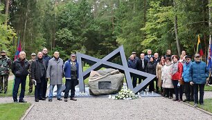 Jaučakiai, paminklas žydų genocido aukoms 