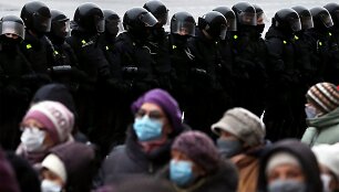 Protestuotojai ir pareigūnai Minske