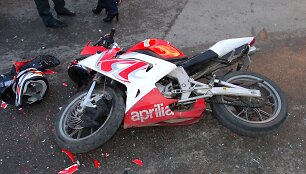 Mopedas &bdquo;Aprilia RS50&ldquo; po avarijos Alytuje 