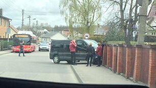 Į avariją Kaune pakliuvo laidojimo namų automobilis