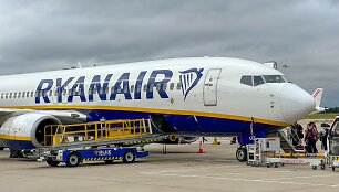 &bdquo;Ryanair&ldquo; lėktuvas Londono Stanstedo oro uoste (asociatyvi nuotr.)