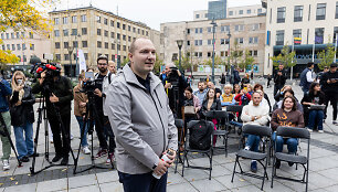 Gintautas Jak&scaron;tas susitiko su protestuojančiais mokytojais