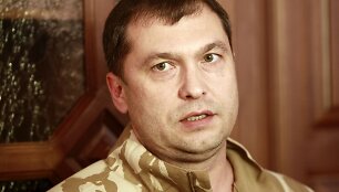 Luhansko teropristų vadeiva Valerijus Bolotovas pesimistines nuotaikas skandina butelyje