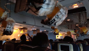 Nuleistos deguonies kaukės „Jet Airways“ lėktuve