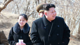 Kim Yo-jong ir Kim Jong Unas