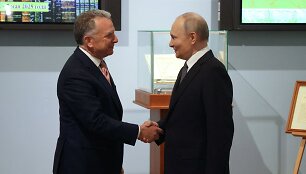 Steve'as Witkoffas ir Vladimiras Putinas / AFP