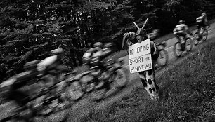 Dopingo istorijos temdo dviračių sportą.