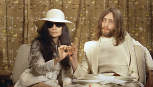 Johnas Lennonas ir Yoko Ono (1969 m.)