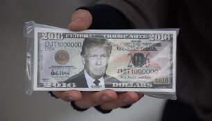 Atributika Donaldo Trumpo susitikime su rinkėjais