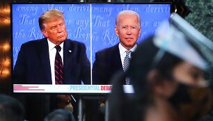 Joe Bidenas ir Donaldas Trumpas per debatus