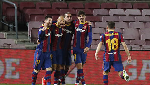 Triumfuojantys &bdquo;Barcelona&ldquo; futbolininkai