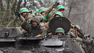 Ukrainos kariai po intensyvios kovos fronto linijoje prie Bachmuto